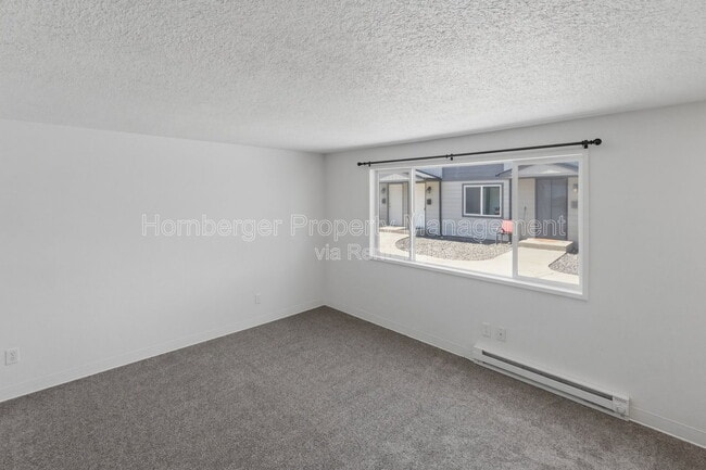 Building Photo - 2011 E Desmet Ave