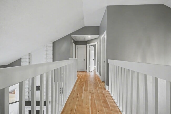 Building Photo - 522 Crestwood Dr