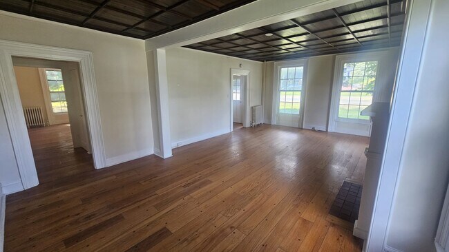 Building Photo - 427 Loudon Rd