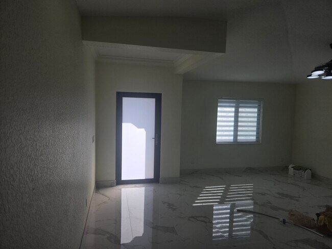 Building Photo - 716 Truman St