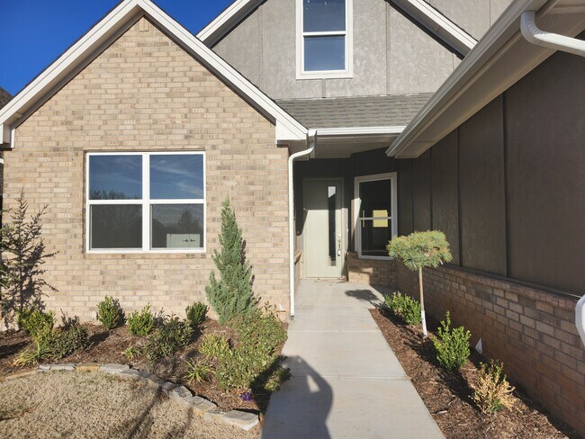 Building Photo - 14720 Avignon Ln