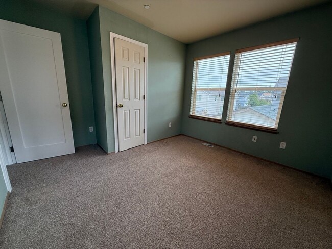 Building Photo - 3 Bedroom DuPont Home for Rent