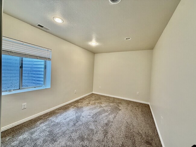 Building Photo - 10753 Topview Rd