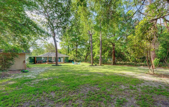 Building Photo - 909 Francis Marion Dr