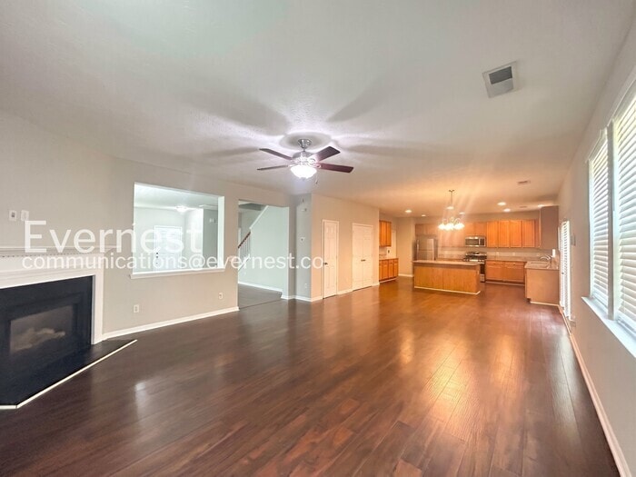 Building Photo - 6621 Waterton Ave SW