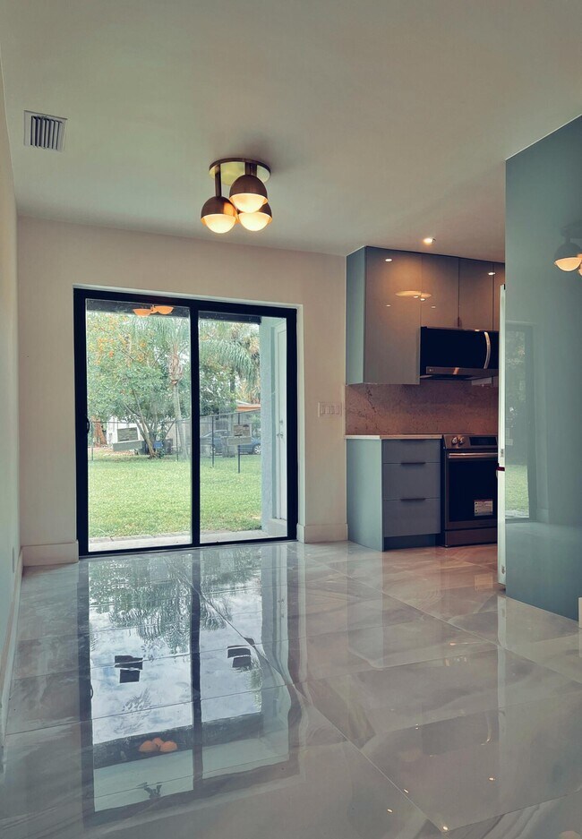 Building Photo - 9287 Sunrise Dr