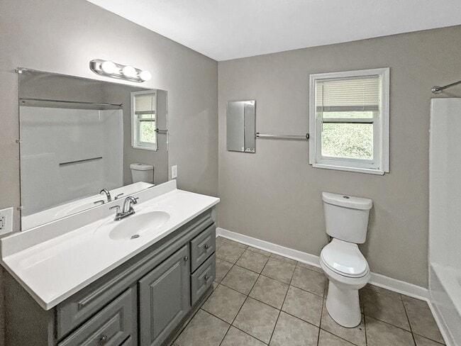 Building Photo - 4620 Sequoia Cir