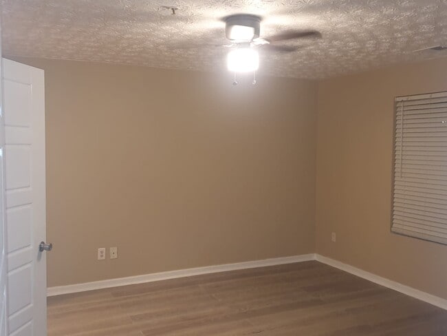 Building Photo - 5104 Fairington Ridge Cir