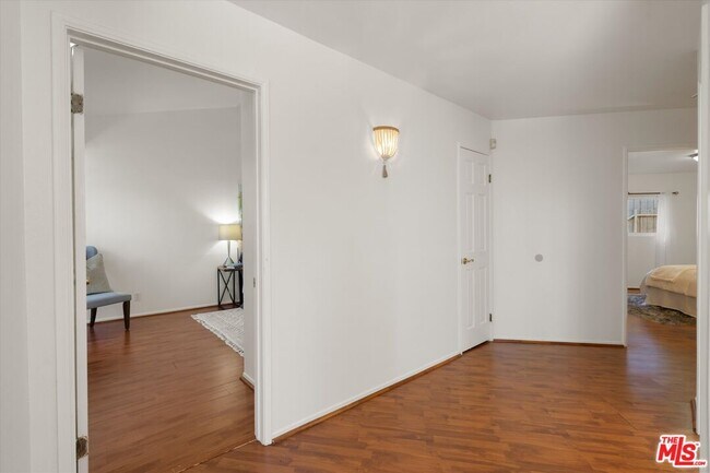 Building Photo - 5216 Sale Ave