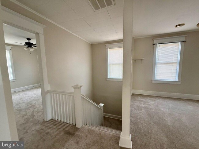 Building Photo - 404 W Broad St