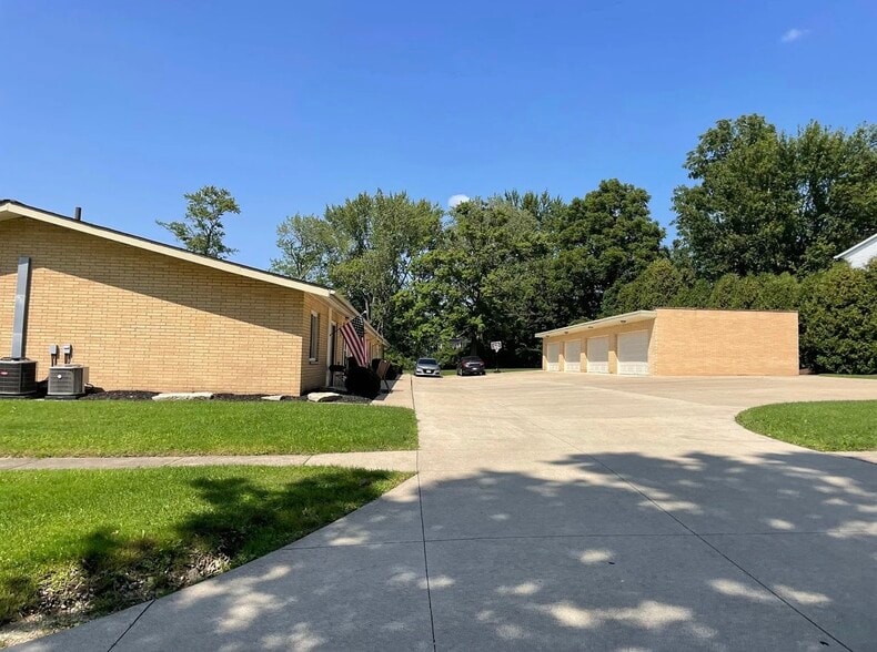 unit is closest to the street - 8396 N Akins Rd