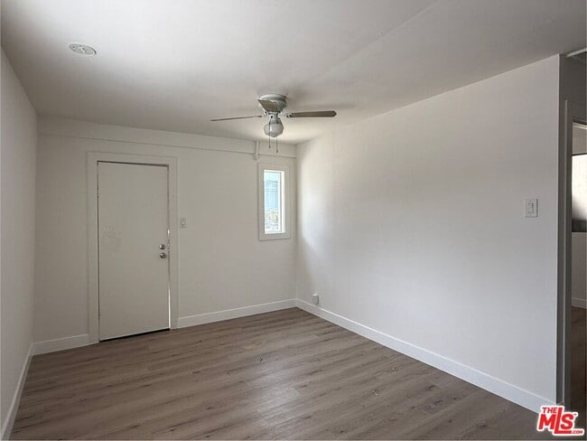 Building Photo - 1034 1/2 N Bonnie Brae St