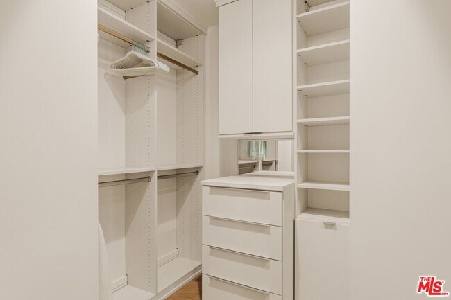 Building Photo - 211 Elm Ct