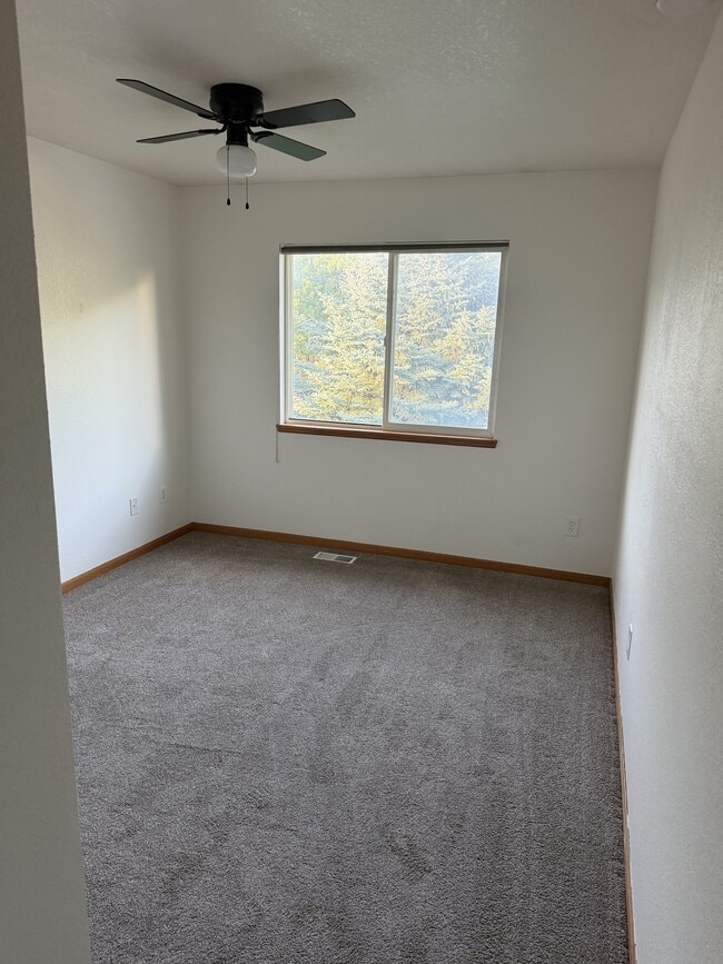Building Photo - 1637 Westbridge Dr