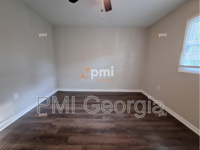 Building Photo - 217 Greenbriar Dr