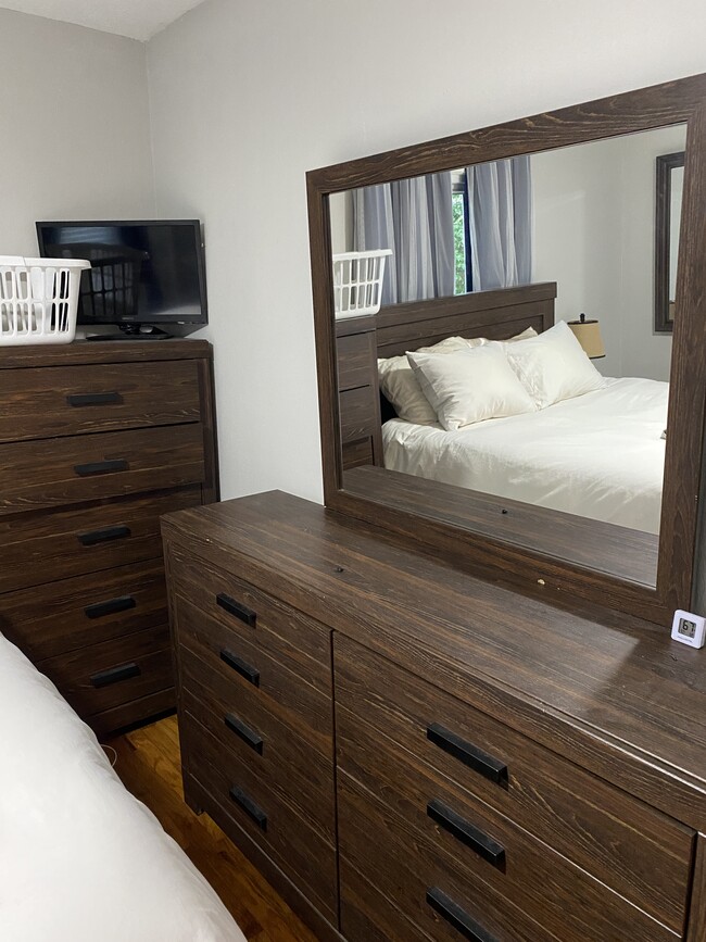 Building Photo - 1324 Central St