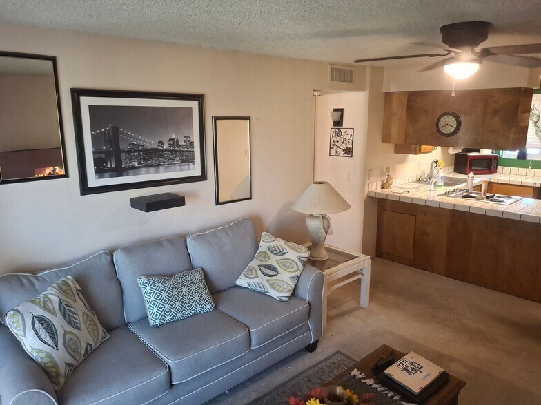 Building Photo - 276 Lake Havasu Ave