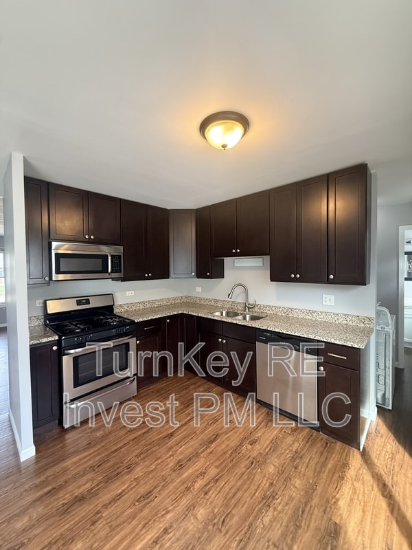 Building Photo - 403 Montrose Dr