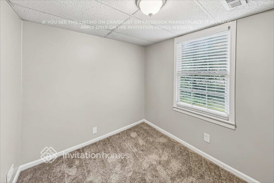 Building Photo - 902 Laurel Ct