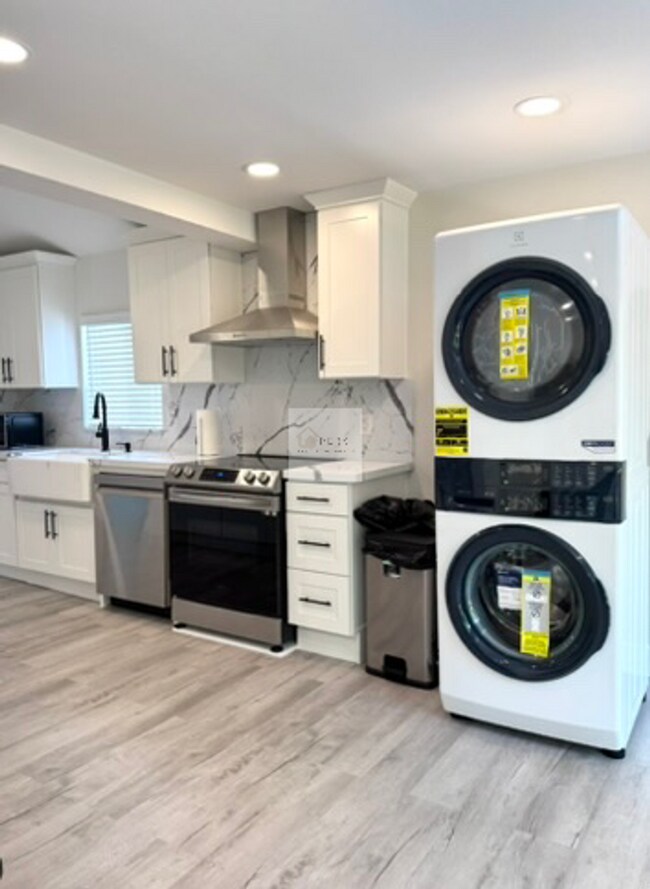 Building Photo - Updated 2 Bed, 1 Bath | South Beacon Hill | Private Patio + Parking