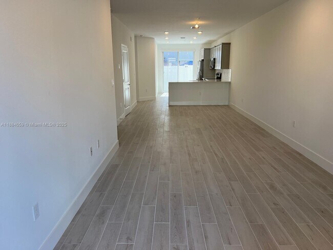 Building Photo - 109 SW 170th Ave