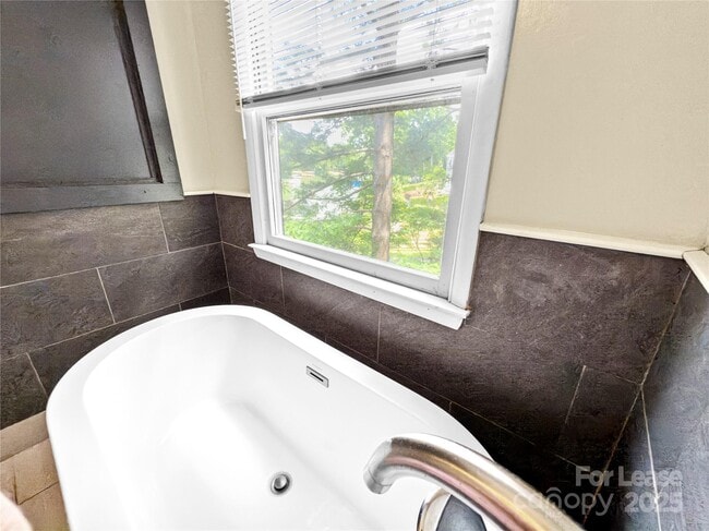 Building Photo - 9808 Emerald Point Dr