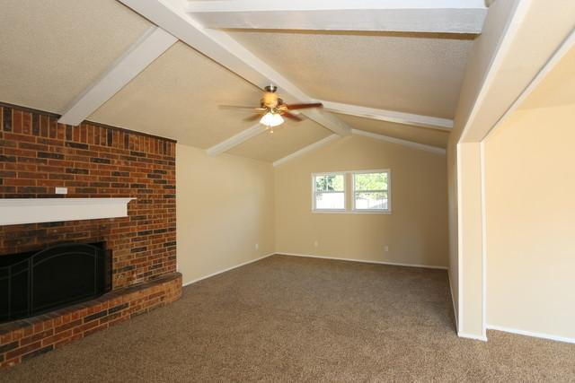 Building Photo - Half off First Full Month's Rent! /Fantastic Updated Home