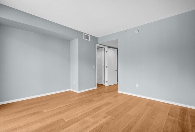 Building Photo - 1705 Ocean Ave