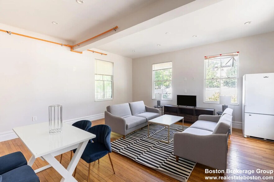 Building Photo - 89 Cedar St