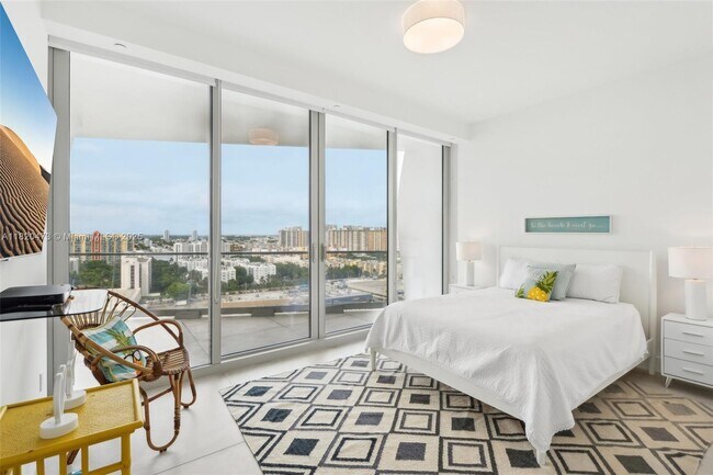Building Photo - 16901 Collins Ave