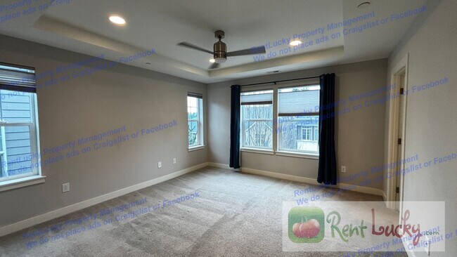 Building Photo - Spacious Issaquah Townhome w/ Entry-Level Suite & 2-Car Garage