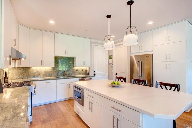 Building Photo - 109 Dahlia St