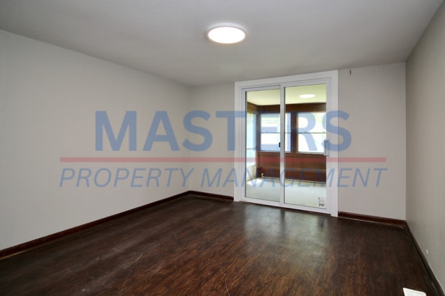 Building Photo - Three bedroom with 1 and a half bath tradi...