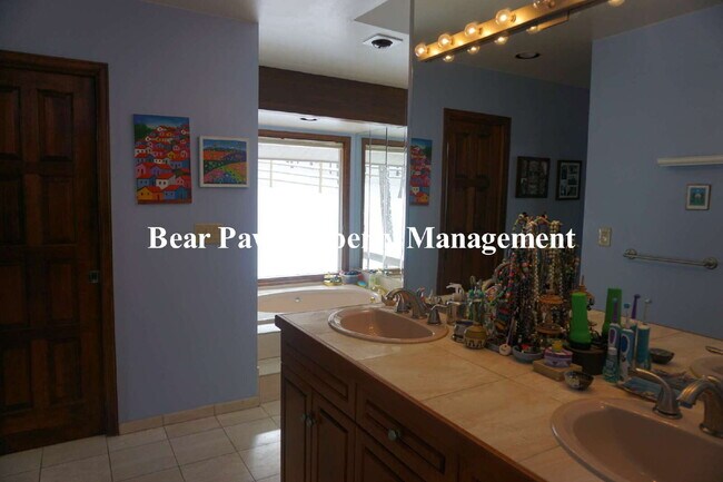 Building Photo - Lovely Home in Soda Creek!!