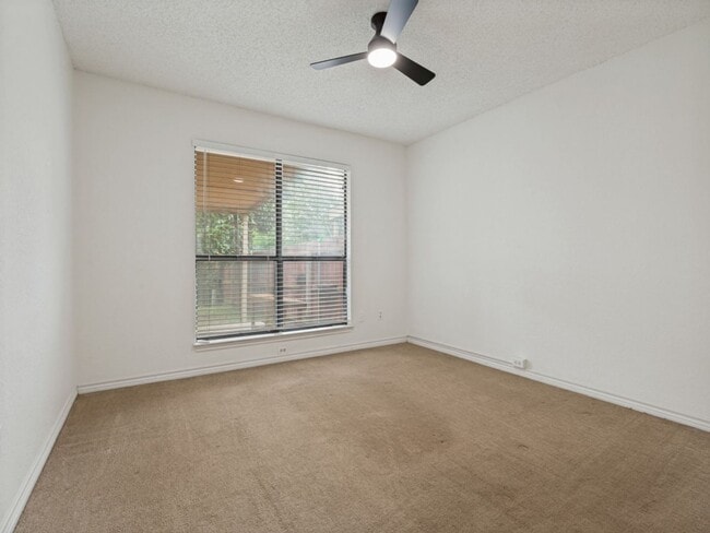 Building Photo - 3006 Post Oak Dr