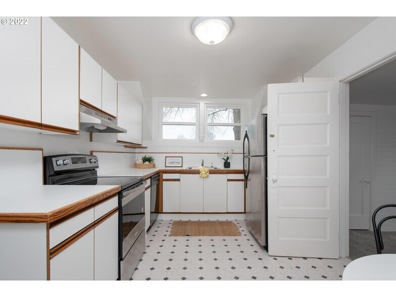 Kitchen with Dishwasher - 2285 SW Briggs Rd