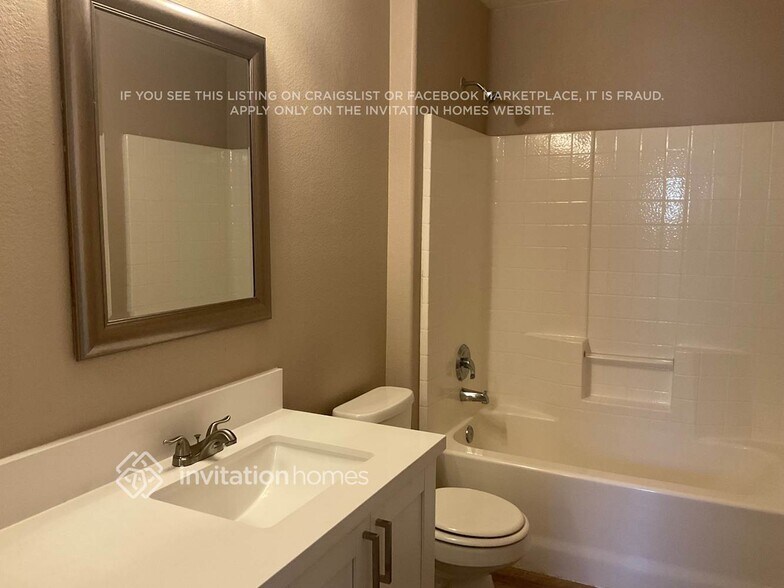 Building Photo - 9413 Santana Siesta Ave