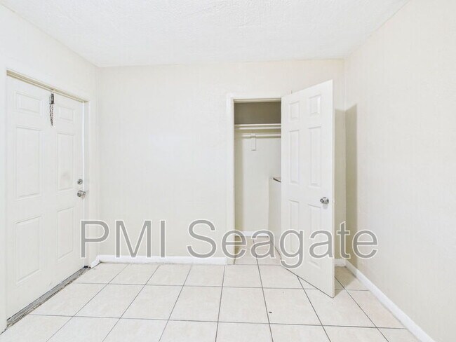 Building Photo - 2711 NW 1st St