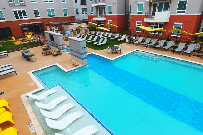 Building Photo - 1001 S Center St