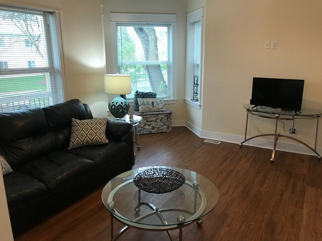 Building Photo - 4 Bedroom, 2 Bath Home available July 2025...