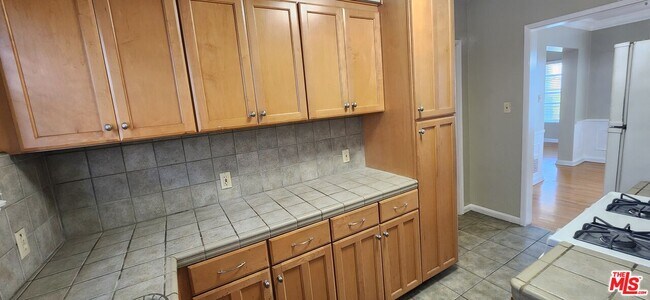 Building Photo - 1338 S Dunsmuir Ave