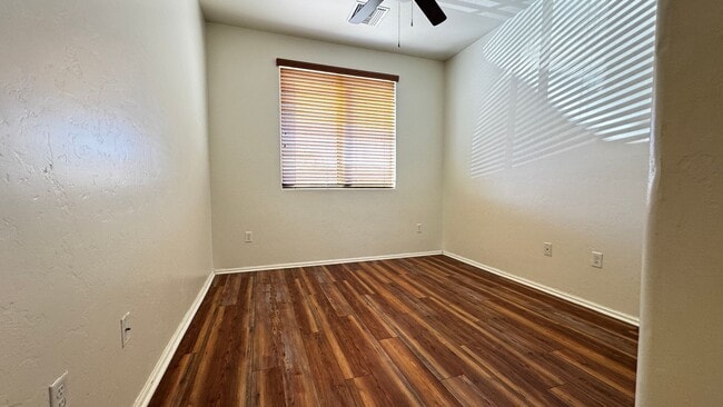 Building Photo - Eastside (Stella and Kolb) 4 bedroom  2 bath house with 2 car garage near Lakeside Park!