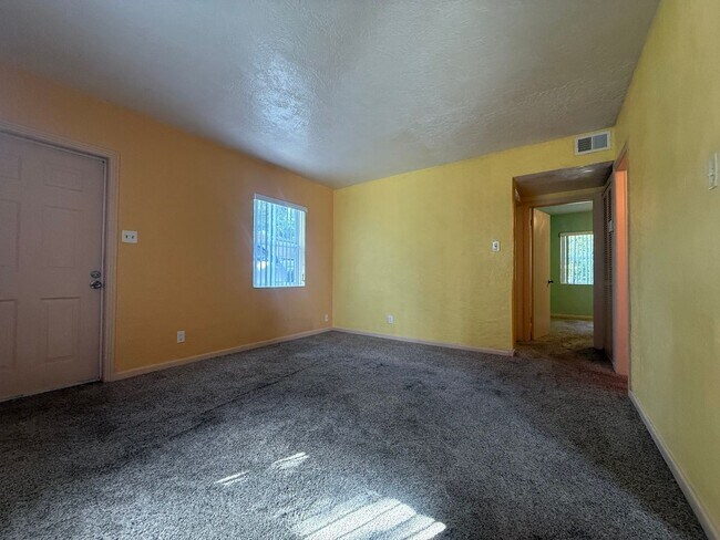 Building Photo - Charming 2-bedroom, 1-bath home in Daytona Beach