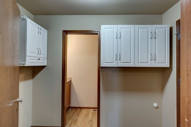 Building Photo - 3 Bedroom, 2.5 Bath Island Place Townhome