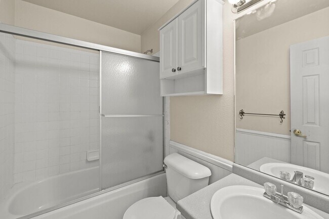 Building Photo - 977-979 Columbine Ave