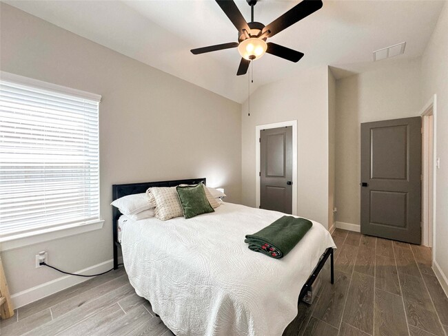 Building Photo - 9718 Starry Night Ln