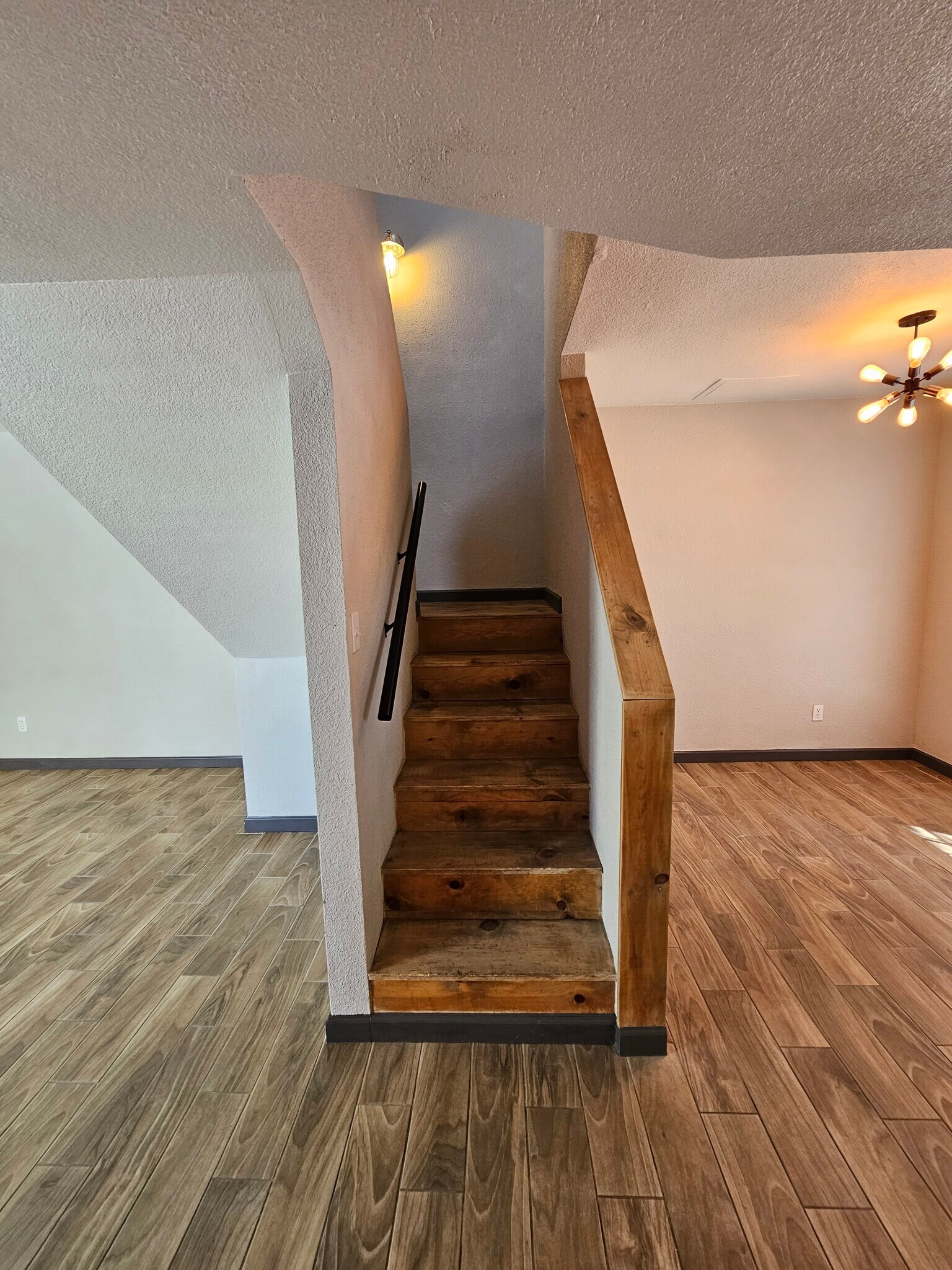 Building Photo - 1766 E Pepper Cir