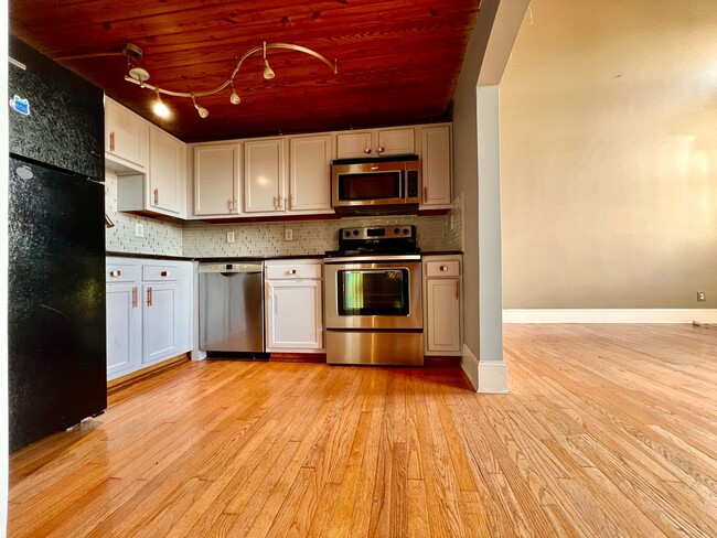Building Photo - Stunning 2BR/1BA  Condo in Charlotte!!