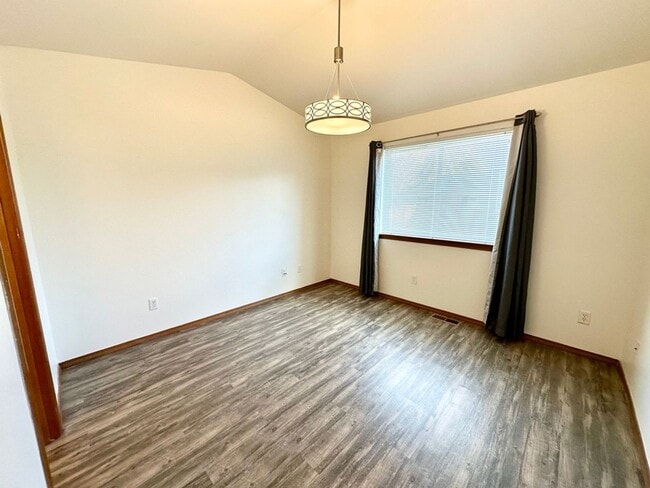 Building Photo - Charming 4-Bedroom Home with Large Fenced Yard and Modern Updates in Ellensburg