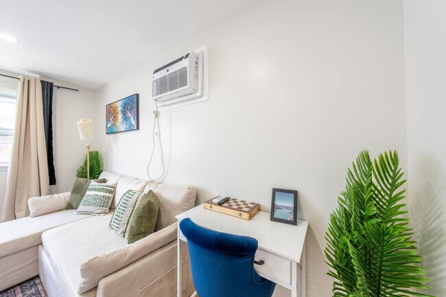 Building Photo - 33 Adams St